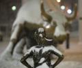 Artist protests 'Fearless Girl' with a peeing dog statue