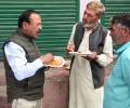 Doval shares a meal with Kashmiris in Shopian