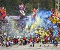 Devotees bid farewell to Ganpati Bappa