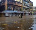 Heavy rain lashes Mumbai, downpour to continue on Sunday