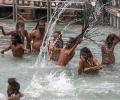 Lakhs take dip in Ganga on shahi snan amid rising coronavirus cases