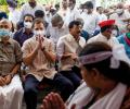 Rahul, other netas join farmers' stir at Jantar Mantar