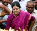 OPS signals EPS to rethink on taking Sasikala back into party