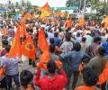 K'taka mosque row: VHP workers stage protest, chant 'bhajans'