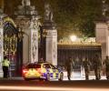 Man held outside Buckingham Palace, cops say 'no terror angle'