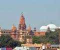 SC extends stay on Mathura mosque survey