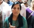 Sunita Kejriwal set to replace husband as Delhi CM?