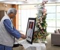 Dr Yunus Pays Tribute To Dr Singh