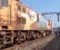 3 coaches of Shalimar Express derail in Bengal, no casualties