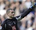 Goalie Robinson scores for Spurs