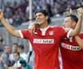 Gomez helps Bayern draw Bremen