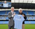 Tevez joins Man City, criticises Ferguson