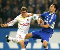 Leverkusen go top despite draw at Schalke