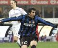 Late penalty gives Inter victory, Juve lose