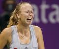 Wozniacki fights pain barrier, Serena into semis