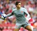 Wenger heaps praise on rookie 'keeper Mannone