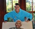 Ronaldo hands Portugal shirt to Nelson Mandela