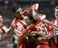 Gomez double sets up Bayern win, Ribery back