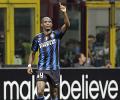 Eto'o shines for Inter, Barca held in Russia