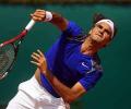 Federer roars through in Monte Carlo clay debut