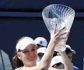 Radwanska upsets Zvonareva to win San Diego title 