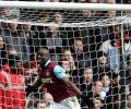 West Ham beat Liverpool to climb off the bottom 