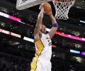 Kobe and Lakers blow out Knicks at home