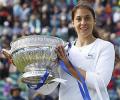 Bartoli battles hard to win Eastbourne title