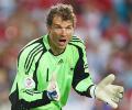 Arsenal mull signing former keeper Lehmann