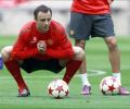 Berbatov snubs calls for Bulgaria return