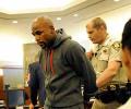 Boxer Mayweather enters jail for domestic violence term