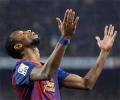 Keita and Xavi keep Barcelona in title race