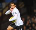 Hernandez inspires Manchester Utd comeback at Villa