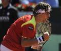 Ferrer holds off Isner to put Spain in final