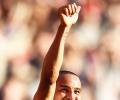 Walcott wants to stay at Arsenal as talks continue