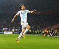 Europa: Luiz gives Chelsea last gasp win in Basel