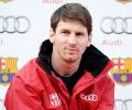 Messi continues recovery from thigh strain in Argentina