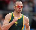 Paralympian Pistorius accidentally shoots girlfriend