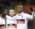 Balotelli helps 10-man Milan sink Genoa