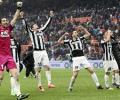 Juventus close in on title, Napoli win thriller