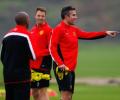 United's Van Persie, Vidic ruled out against Leverkusen