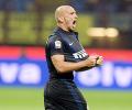 Cambiasso inspires Inter to comeback win over Fiorentina