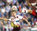 Bundesliga: Lewandowski scores but Bayern held at Schalke