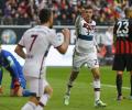 Mueller hat-trick sends Bayern seven points clear at the top