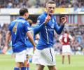 EPL PHOTOS: Leicester surprise again, Man City win