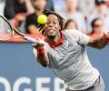 Flying Frenchman Monfils, Simon advance in Montreal