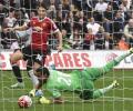 Swansea end United unbeaten start, Southampton win