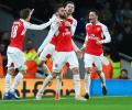 Premier League: Walcott and Giroud fire Arsenal to victory over Man City