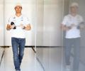 Despite Hamilton rift, Rosberg extends Mercedes contract