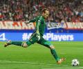 Chelsea's reserve 'keeper Schwarzer joins strugglers Leicester